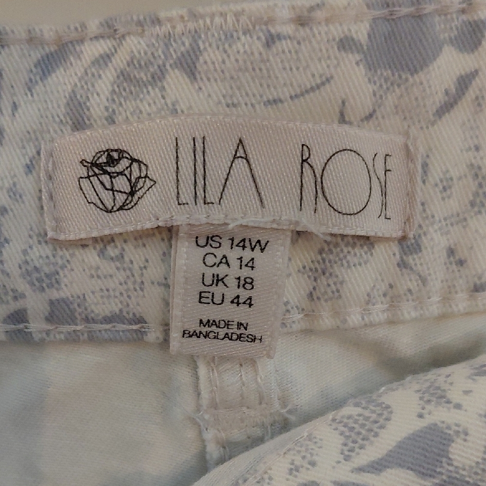 Floral Print Women's Shorts - Light Blue & White 14w - Picture 3 of 4